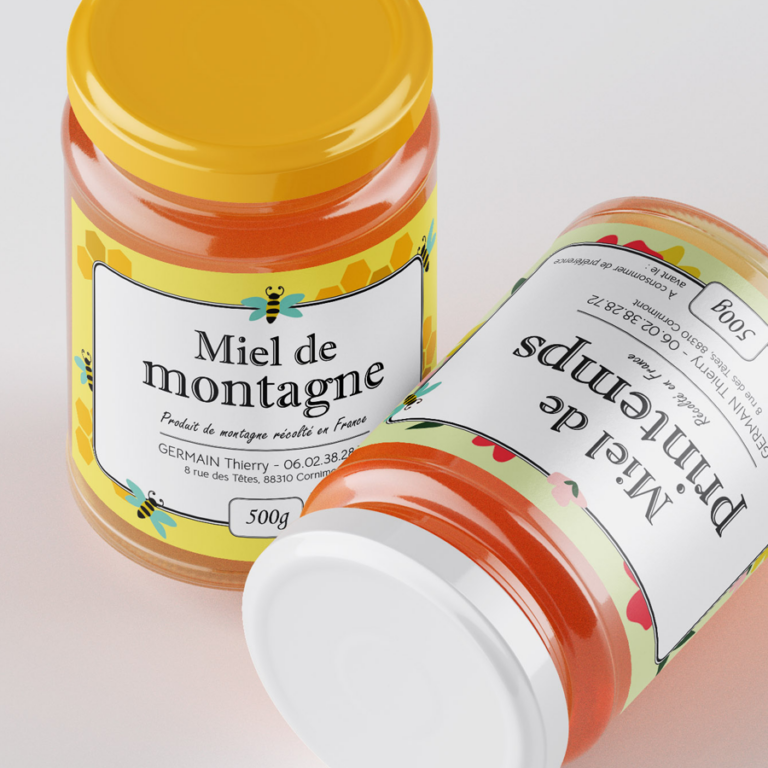 Deux pots de miels étiquetés